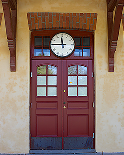 stationshuset dörr klocka