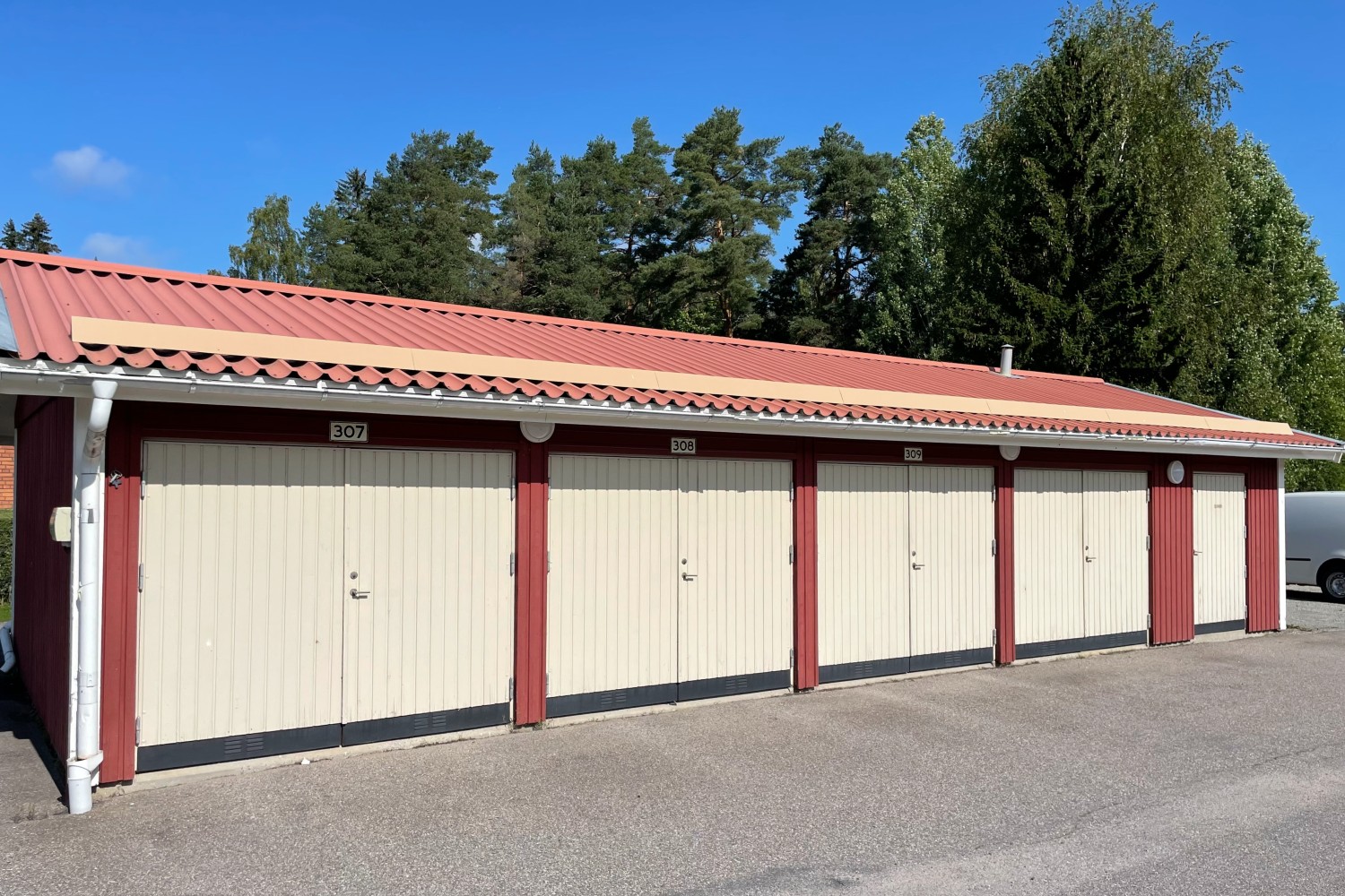 Tjärbrännarvägen 1-6 Garage